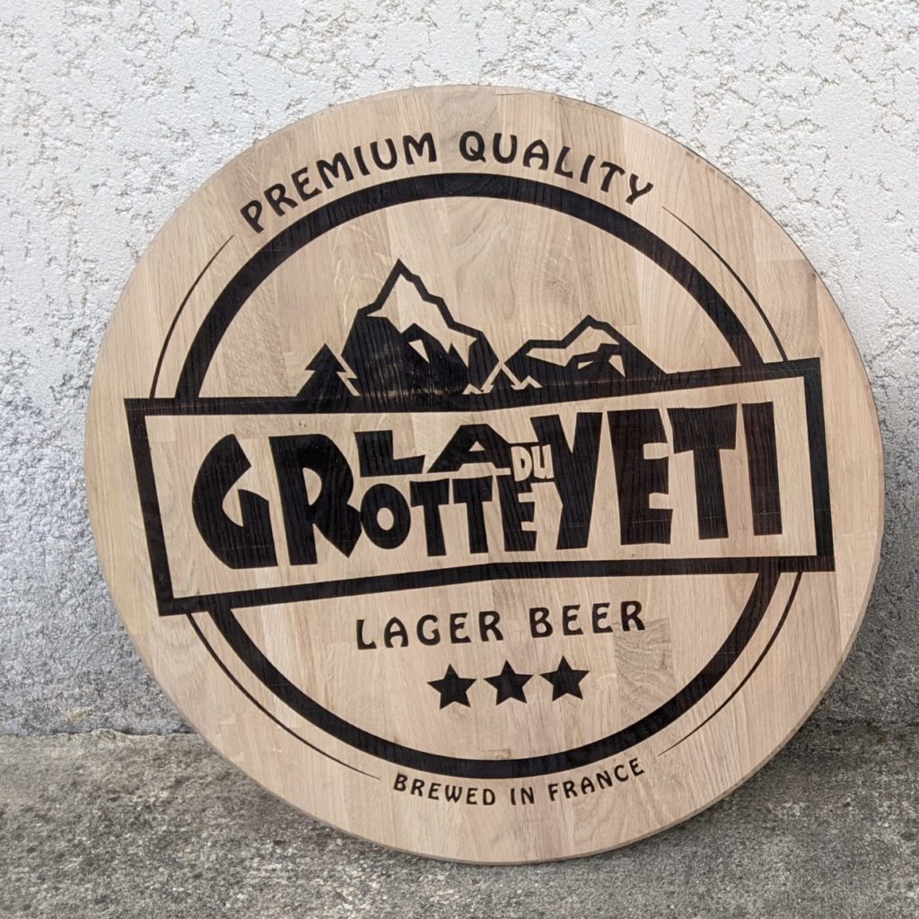 Gravure logo pour table de tonneau